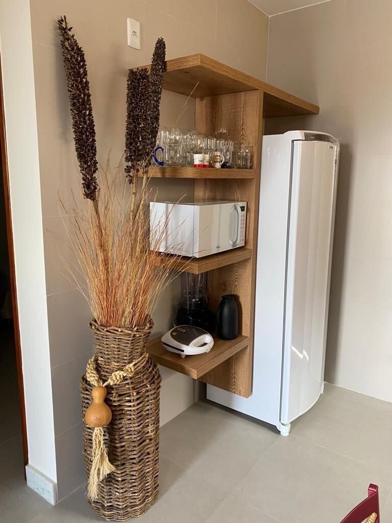 Casa com 2/4 Semi-Suítes e Acesso à Piscina