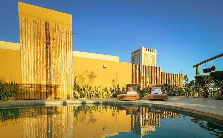 Casa com 2/4 Semi-Suítes e Acesso à Piscina