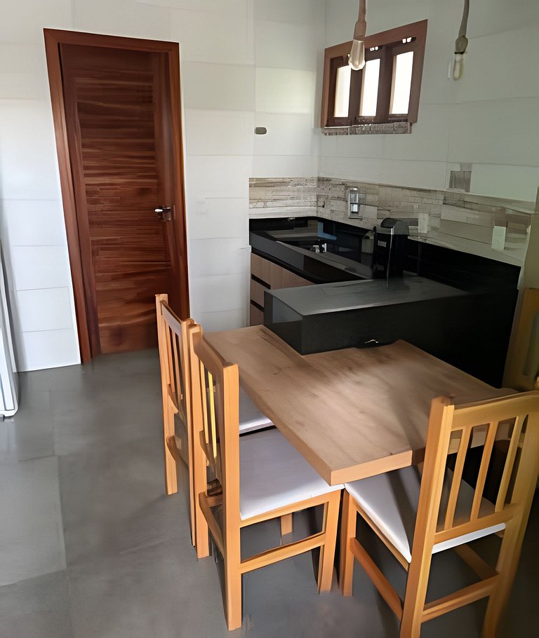 Casa Completa com Duas Suítes e Acesso à Piscina