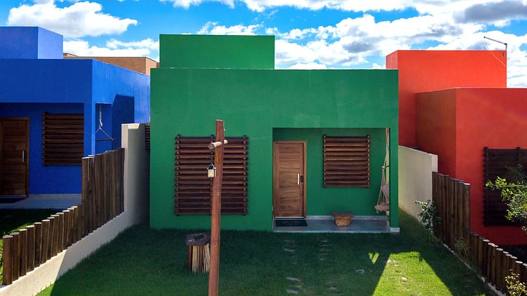 Casa Completa com Duas Suítes e Acesso à Piscina