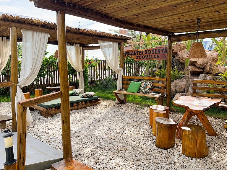 Casa Completa com Duas Suítes e Acesso à Piscina